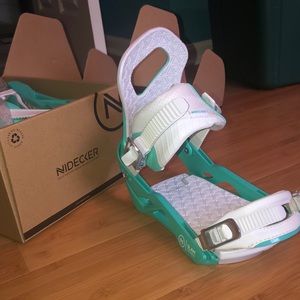 Nidecker Women’s Snowboard Bindings White and Blue